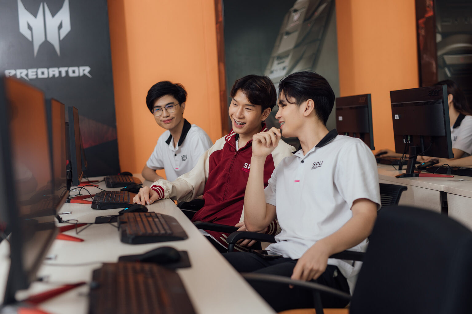 Q&A: อยากเรียนวิทยาการคอมพิวเตอร์และนวัตกรรมการพัฒนาซอฟต์แวร์ ต้องเก่งโค้ดไหม? รวม 10 คำถามที่ Dek Gen Z ถามมาเยอะที่สุด!