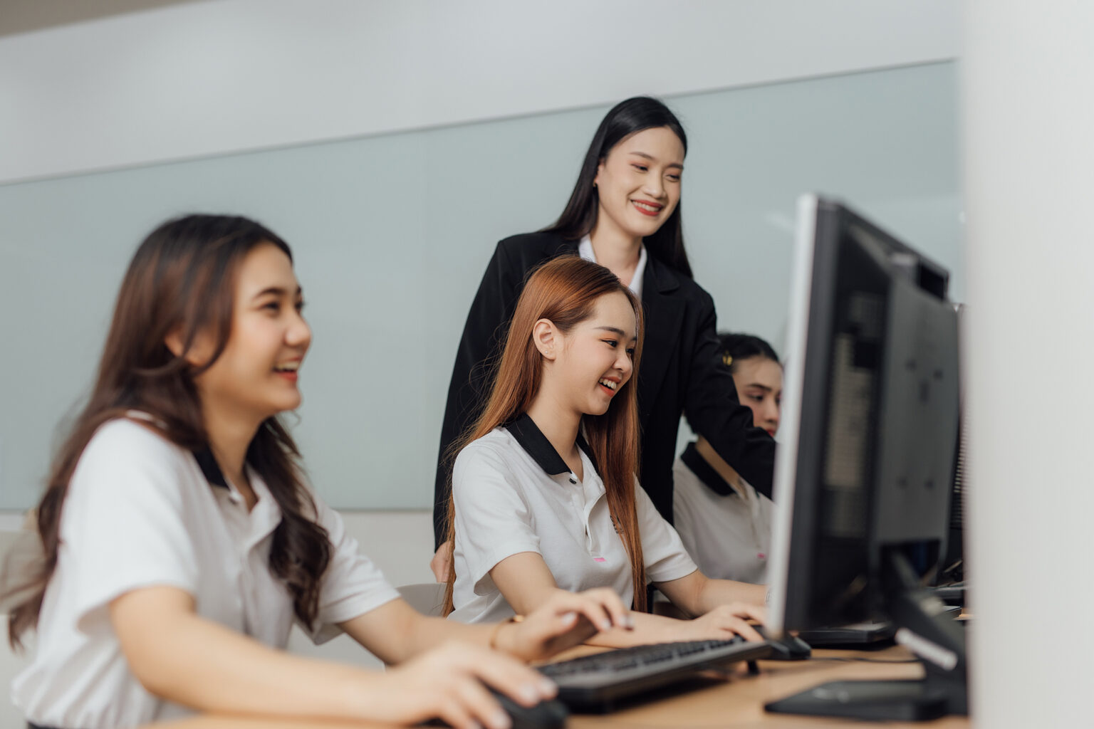 เช็กตัวเองด่วน! น้องเหมาะกับสายกราฟิกดีไซน์แค่ไหน 20 นิสัยที่ใช่! ถ้ามีครบ ต้องเกิดในสายกราฟิกดีไซน์