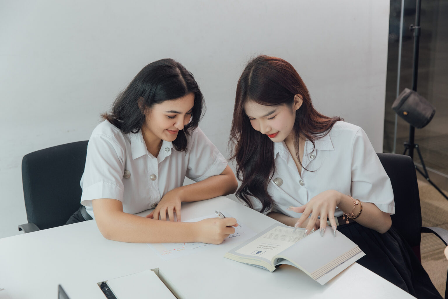 Q&A อยากบริหารโรงงาน วางแผนระบบขนส่ง ต้องเรียนอะไร? รวม 10 คำถามที่ Dek68 อยากรู้เรื่องวิศวะอุตสาหการ!