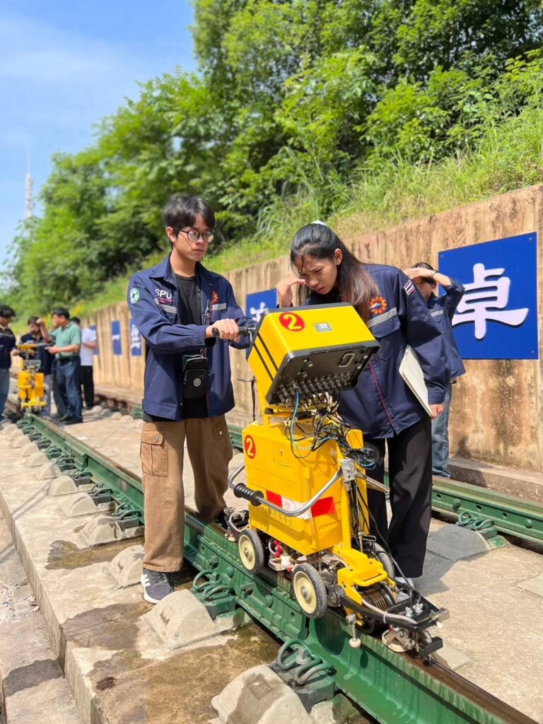 Review สาขาวิศวกรรมระบบราง เส้นทางสู่สายงานด้านระบบราง ที่ลงมือจริงทุกขั้นตอน กับพี่ไม้คิว อภัสรา ทรัพย์ประทุม