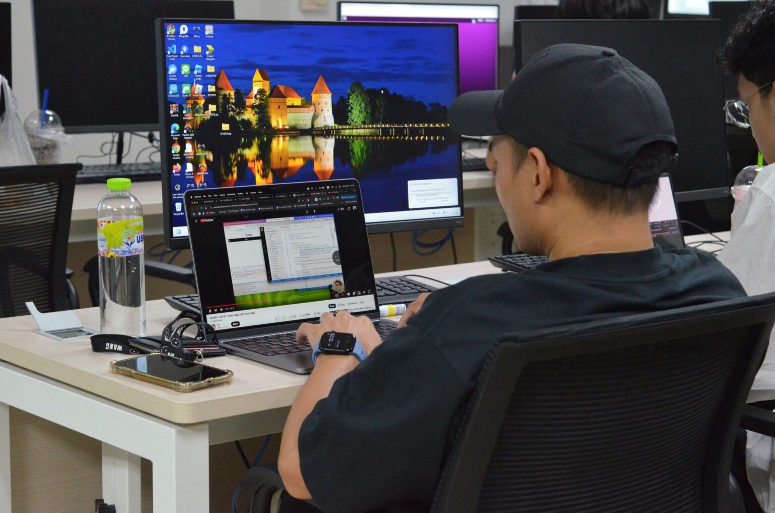 เรียนไปด้วย ทำงานไปด้วย! เจาะลึกหลักสูตร Online Hybrid ที่ ม.ศรีปทุม เหมาะกับใคร?