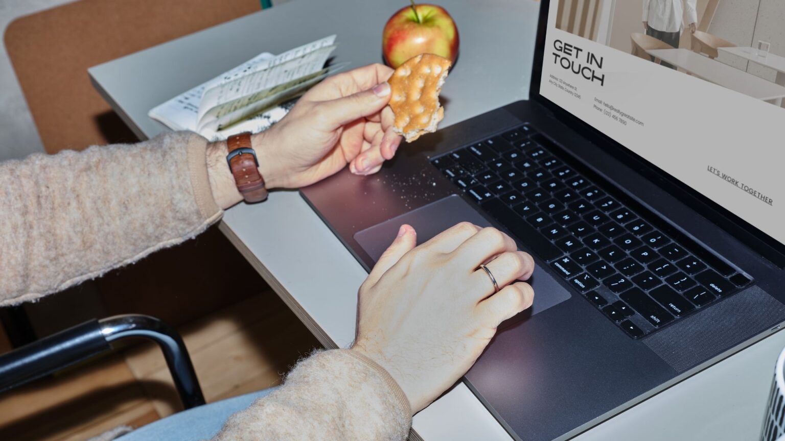 ส่องเทรนด์ออกแบบกราฟิก 2025 ที่ชาว SPU ต้องรู้! อนาคตดีไซเนอร์ Gen Z อยู่ตรงนี้ มหาวิทยาลัยศรีปทุม