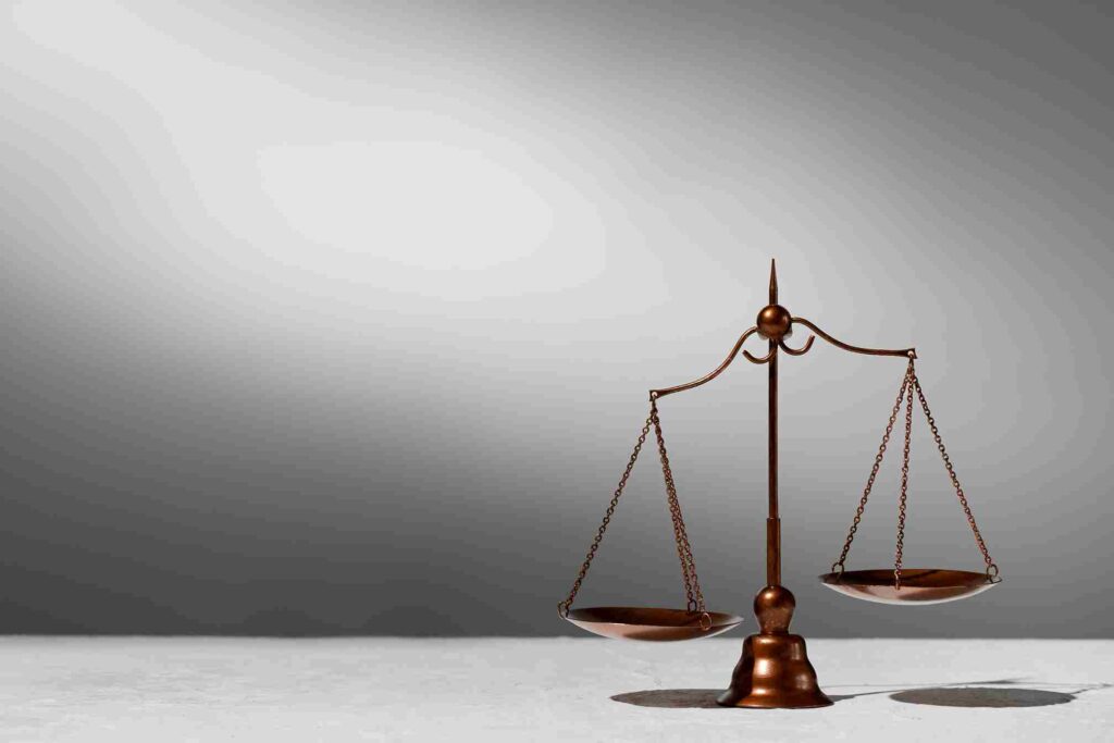 นิติกรในบริษัทควรเรียนต่อปริญญาเอกนิติศาสตร์หรือไม่? โอกาสและประโยชน์ทางอาชีพที่ต้องรู้