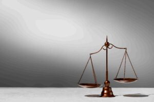 นิติกรในบริษัทควรเรียนต่อปริญญาเอกนิติศาสตร์หรือไม่? โอกาสและประโยชน์ทางอาชีพที่ต้องรู้