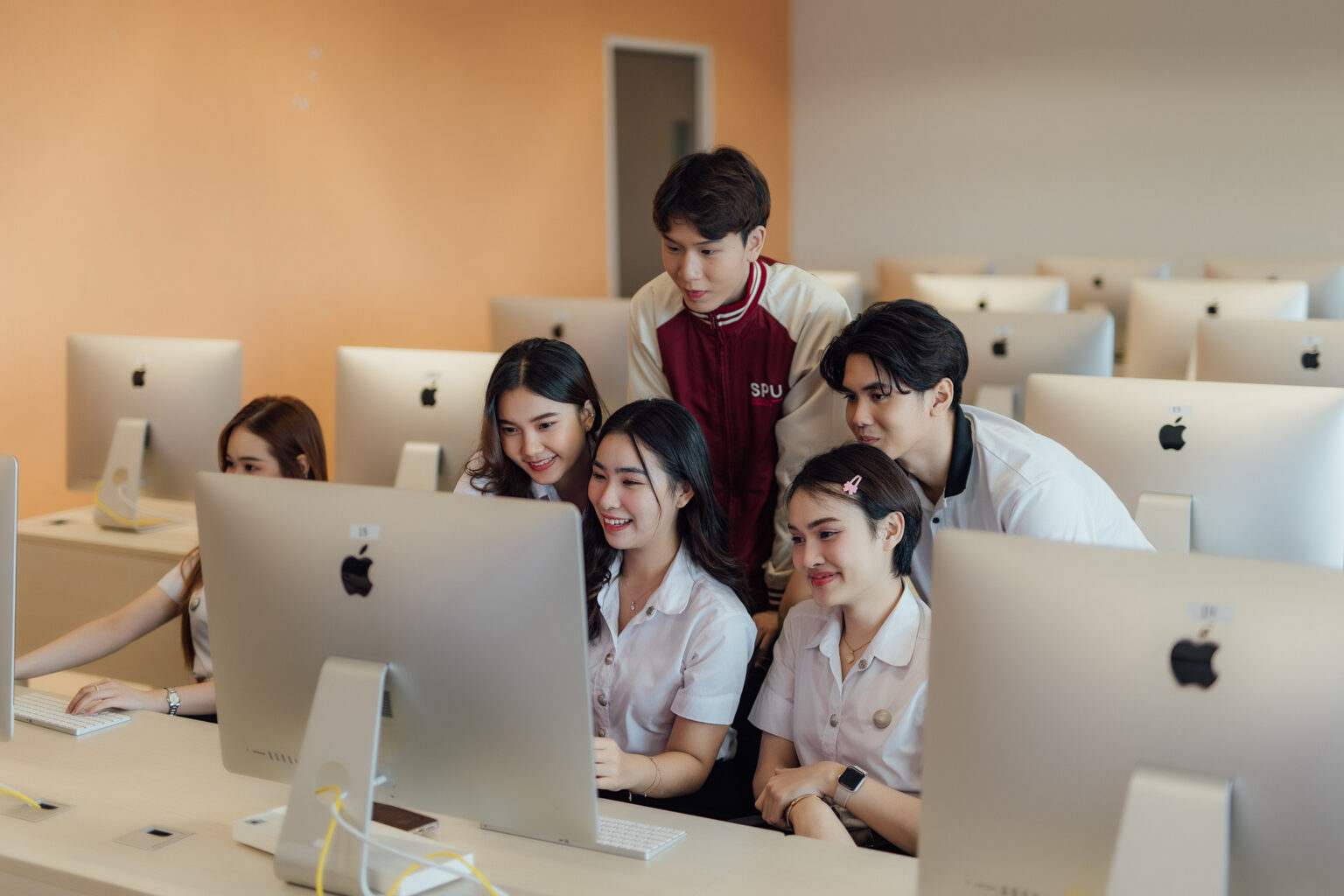 ไม่เก่งโค้ด? 5 เหตุผลที่ยังเรียนคณะเทคโนโลยีสารสนเทศ มหาวิทยาลัยศรีปทุม (SPU) ได้สบาย!