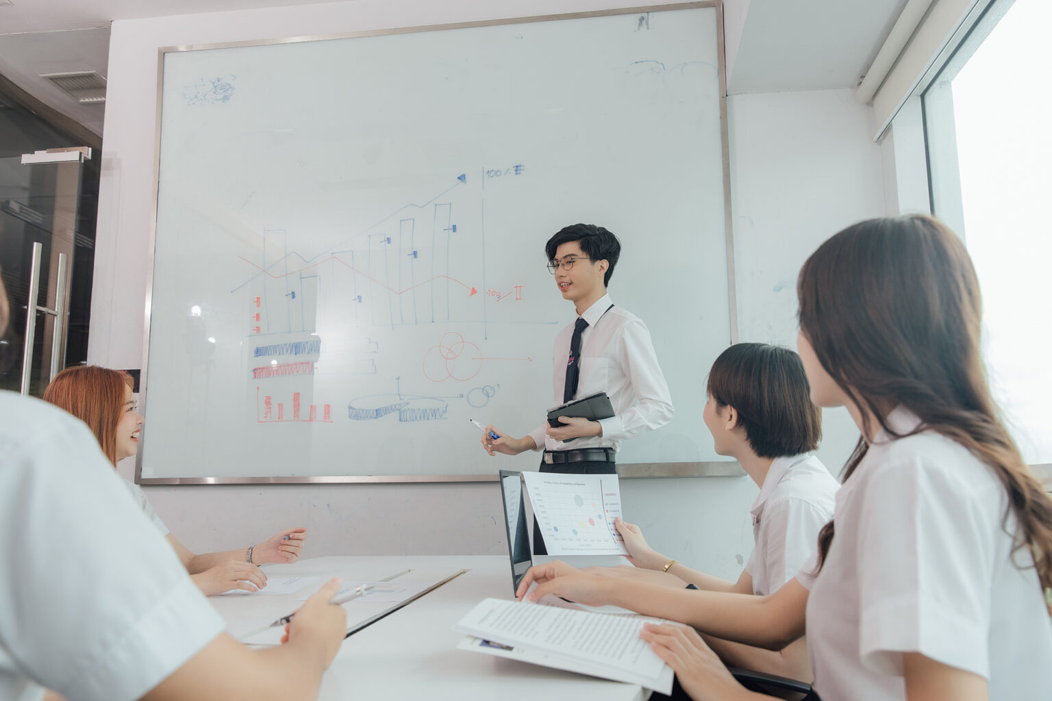 ทำไมเด็ก ‘คณะการสร้างเจ้าของธุรกิจ’ SPU ถึงเก่งธุรกิจออนไลน์? เจาะลึกการเรียนแบบ Project Based ที่มหาวิทยาลัยศรีปทุม