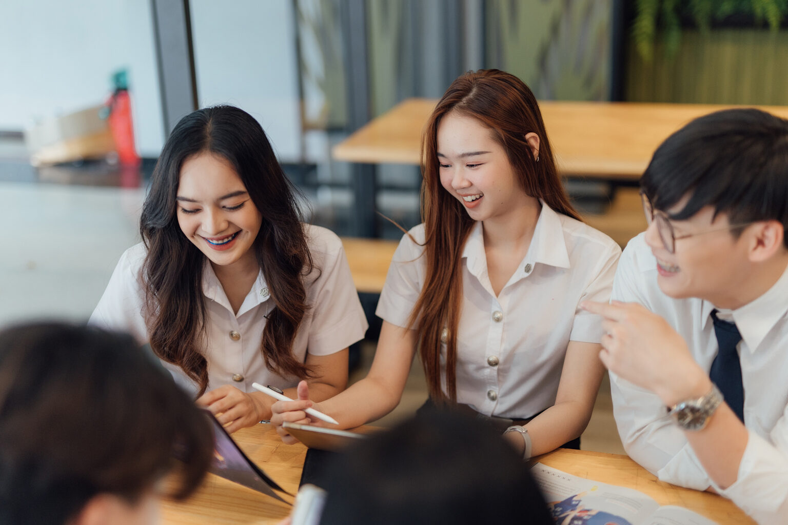 ทำไมยุคนี้ ‘คิดในกรอบ’ คือทางตัน? ส่องวิธีสอนแบบ SPU ที่ทำให้เด็กคณะการสร้างเจ้าของธุรกิจกล้าคิดต่าง