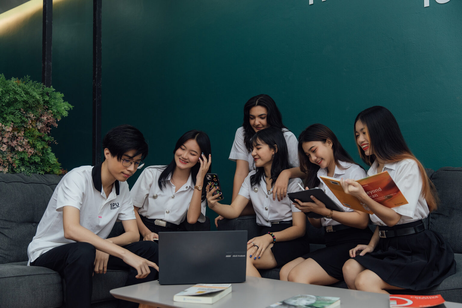 เปิดข้อมูลจริง! เปรียบเทียบเงินเดือนบัณฑิต SPU กับ ม.รัฐ ในสายงานดิจิทัลและครีเอทีฟ
