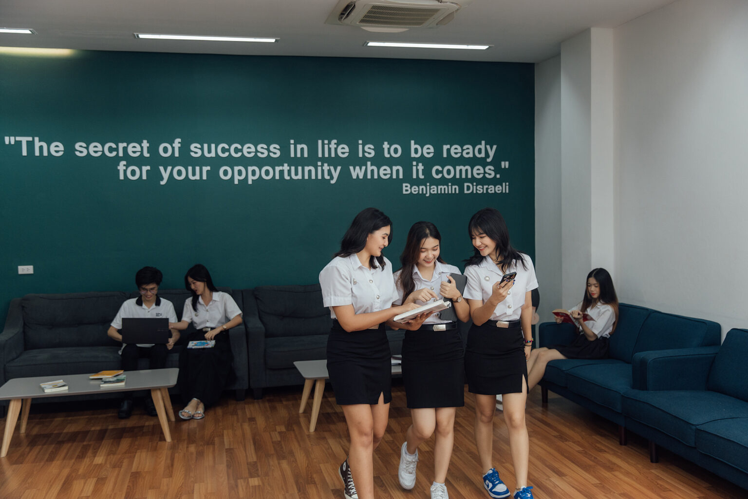 เรียนจบ ปวส. แล้วไปไหนต่อ? Upskill สู่ปริญญาตรีกับ SPU พร้อมทักษะที่บริษัทชั้นนำต้องการตัว
