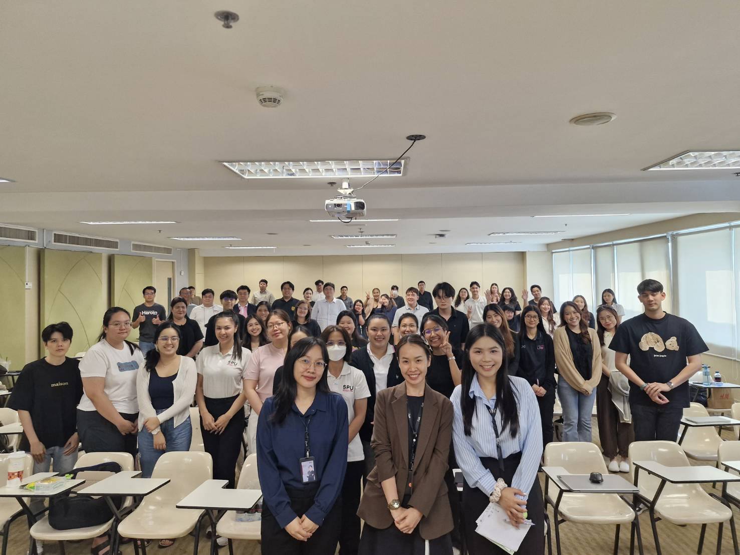 "แนะนำการสืบค้นสารสนเทศเพื่อศึกษาและวิจัย" ให้กับนักศึกษานักศึกษาระดับปริญญาโท หลักสูตรนิติศาสตรมหาบัณฑิต คณะนิติศาสตร์