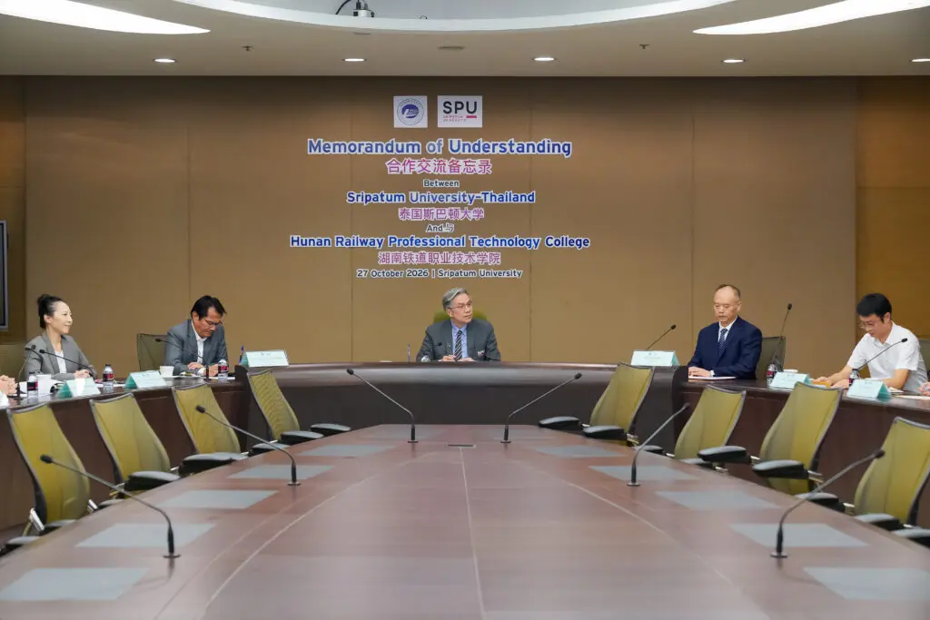 DSC05568 คณะวิศวกรรมศาสตร์ SPU จับมือ HRPTC ประเทศจีน ลงนาม MOU ยกระดับความร่วมมือทางวิศวกรรมศาสตร์ สู่การพัฒนากำลังคนระบบรางและวิศวกรระดับนานาชาติ 🚝🫱🏼🫲🏻