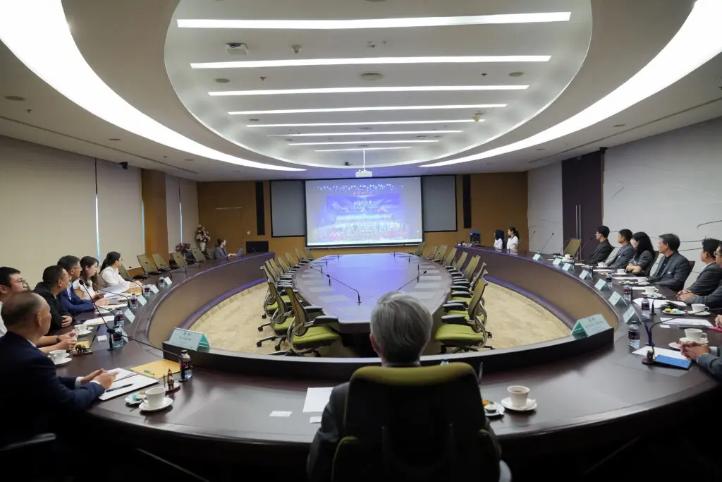 DSC05617 คณะวิศวกรรมศาสตร์ SPU จับมือ HRPTC ประเทศจีน ลงนาม MOU ยกระดับความร่วมมือทางวิศวกรรมศาสตร์ สู่การพัฒนากำลังคนระบบรางและวิศวกรระดับนานาชาติ 🚝🫱🏼🫲🏻