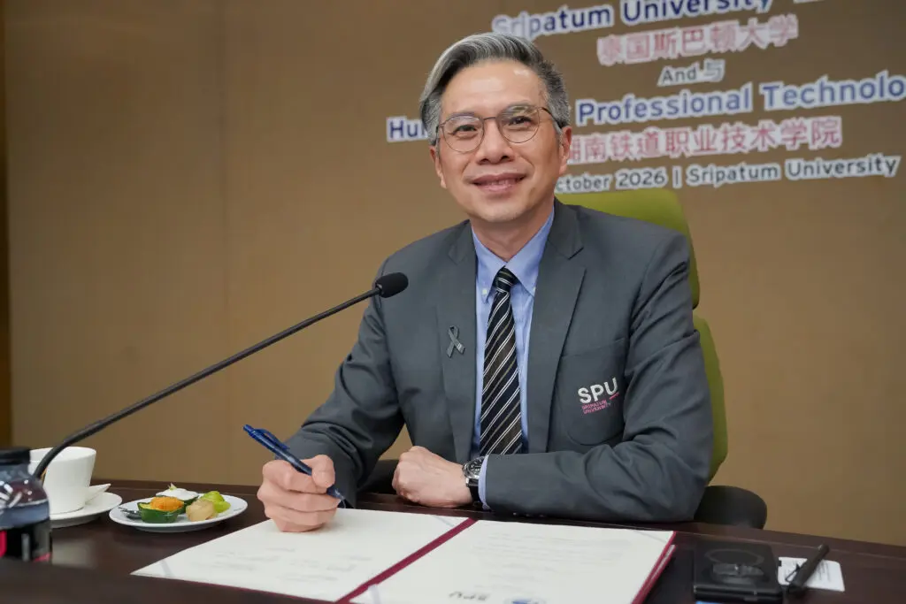 DSC05699 คณะวิศวกรรมศาสตร์ SPU จับมือ HRPTC ประเทศจีน ลงนาม MOU ยกระดับความร่วมมือทางวิศวกรรมศาสตร์ สู่การพัฒนากำลังคนระบบรางและวิศวกรระดับนานาชาติ 🚝🫱🏼🫲🏻