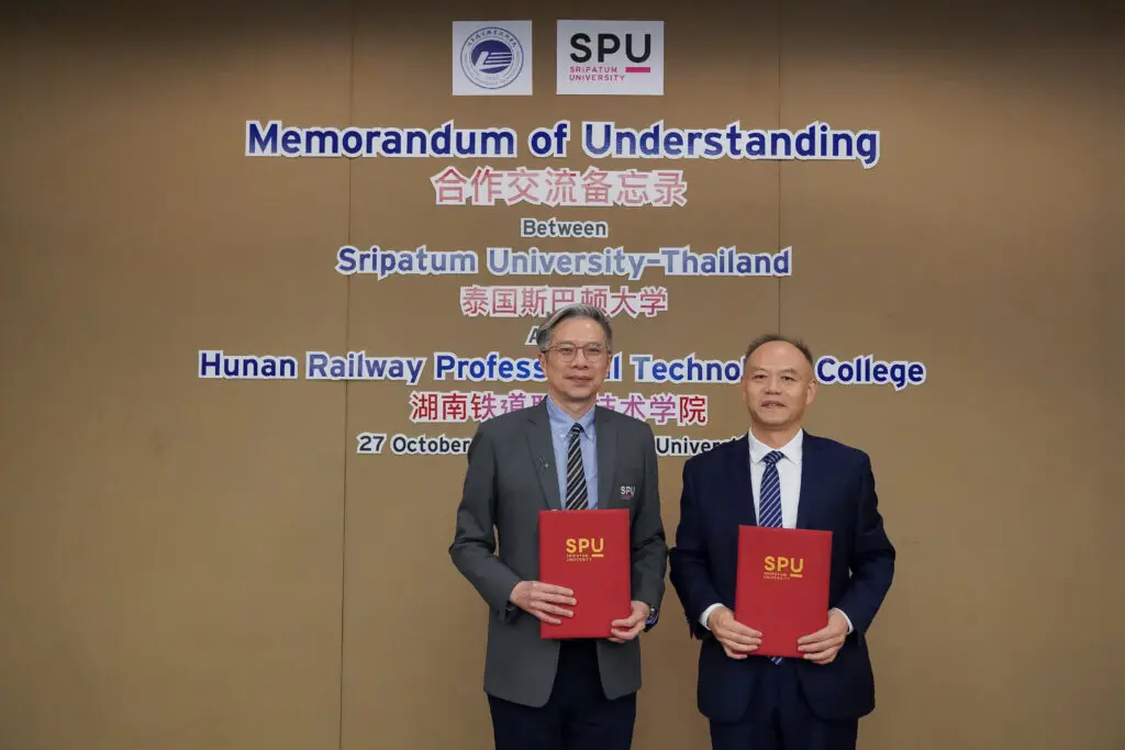 DSC05717 คณะวิศวกรรมศาสตร์ SPU จับมือ HRPTC ประเทศจีน ลงนาม MOU ยกระดับความร่วมมือทางวิศวกรรมศาสตร์ สู่การพัฒนากำลังคนระบบรางและวิศวกรระดับนานาชาติ 🚝🫱🏼🫲🏻