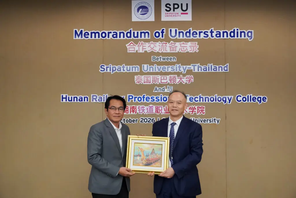 DSC05748 คณะวิศวกรรมศาสตร์ SPU จับมือ HRPTC ประเทศจีน ลงนาม MOU ยกระดับความร่วมมือทางวิศวกรรมศาสตร์ สู่การพัฒนากำลังคนระบบรางและวิศวกรระดับนานาชาติ 🚝🫱🏼🫲🏻
