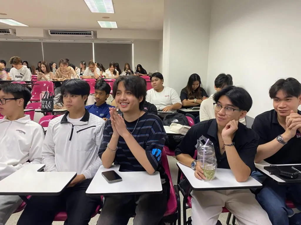 “พี่อิสระ ฮาตะ” Co-founder ช่องรับทราบ Production จัดคลาสพิเศษ หัวข้อ Creator สู่ Creatorpreneur! สำหรับ นศ. SPUSE เปลี่ยน Content ให้เป็นธุรกิจจริง 782489495 1522143153264160 6167850614268046083 n