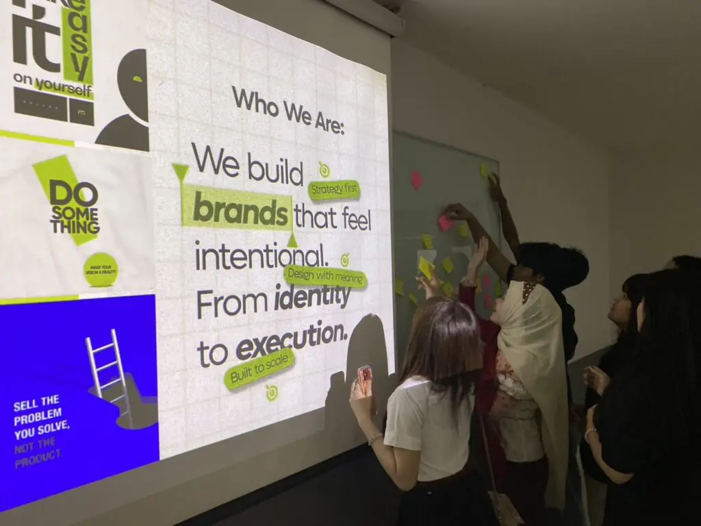 “พี่อิสระ ฮาตะ” Co-founder ช่องรับทราบ Production จัดคลาสพิเศษ หัวข้อ Creator สู่ Creatorpreneur! สำหรับ นศ. SPUSE เปลี่ยน Content ให้เป็นธุรกิจจริง 782889143 1522138829931259 6696003436407307444 n
