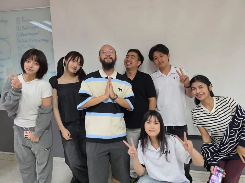 “พี่อิสระ ฮาตะ” Co-founder ช่องรับทราบ Production จัดคลาสพิเศษ หัวข้อ Creator สู่ Creatorpreneur! สำหรับ นศ. SPUSE เปลี่ยน Content ให้เป็นธุรกิจจริง 790590985 1522142689930873 2351392834031099971 n