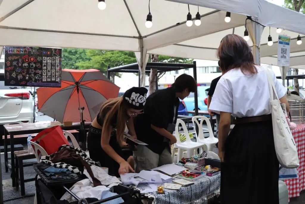เปลี่ยนพื้นที่สีเขียวให้เต็มไปด้วยเสียงเพลงและร้านค้ามากมาย! กับ SPUCA x SPUSE “Music in the Park” 794727123 1534789738666168 1563644188757269994 n