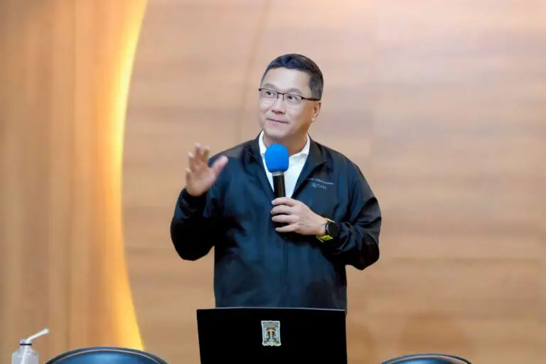 บทเรียนการบริหารองค์กรระดับชาติในวันที่ต้องตัดสินใจ CEO Talk 112 เจาะลึกกรณีศึกษา “การบินไทย” สู่การฟื้นฟูความเชื่อมั่นอย่างมั่นคง [ Strategic Leadership in a Time of Critical Decisions CEO Talk 112 explored the Thai Airways case study toward restoring trust and stability ]