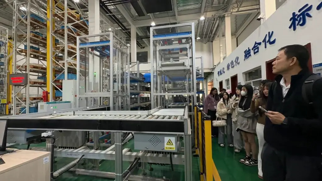LINE ALBUM Beijing WUZI University 261028 4 อาจารย์ IT SPU บุกปักกิ่ง! อัปสกิล AI และ IoT เปิดโลก Smart Logistics สู่การพัฒนาวิศวกรยุคใหม่