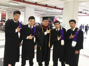 201702051107306zpmUue พิธีประสาทปริญญา คณะเทคโนโลยีสารสนเทศ ประจำปีการศึกษา 2558