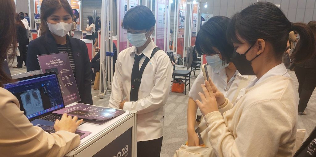 19367 Dek IT SPU invades the biggest Thai innovation and startup networking event