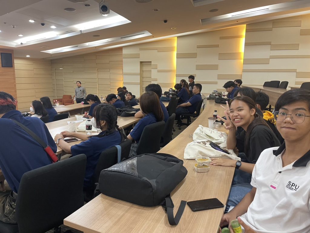 S 11599877 0 IT-Engineering, Design Thinking Leadership Camp: Micro Influencer