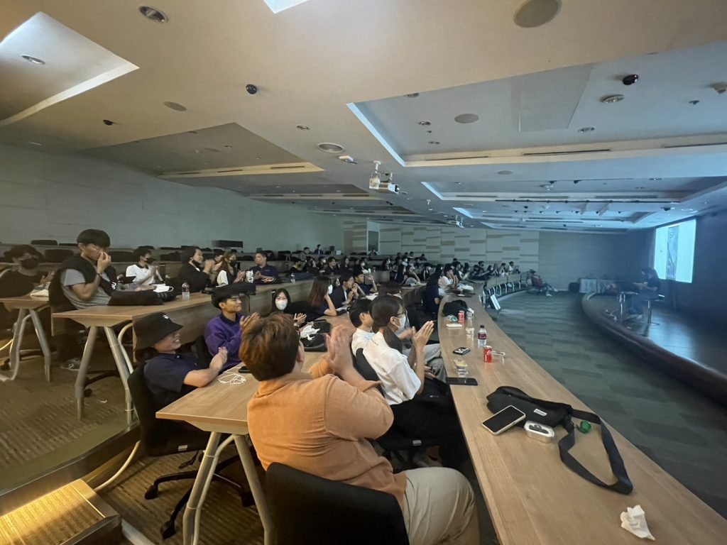 S 11599881 0 IT-Engineering, Design Thinking Leadership Camp: Micro Influencer