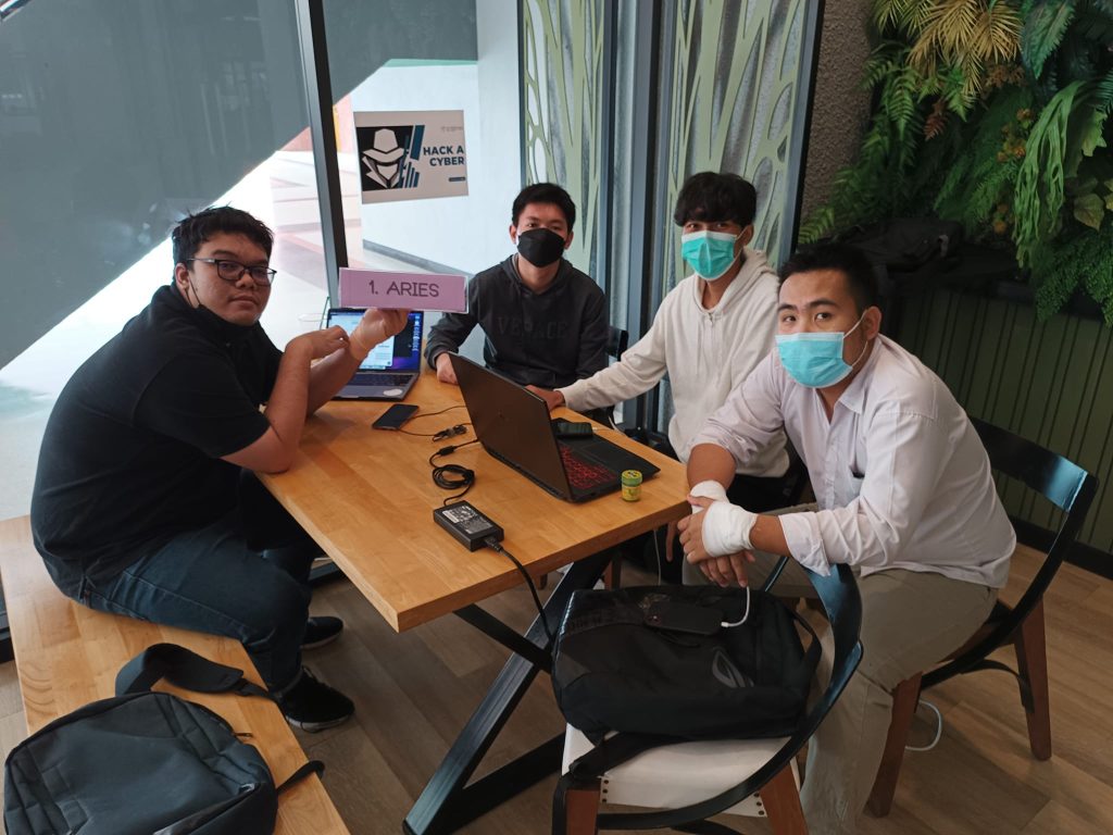315552850 10210114377613476 8765207434638302936 n IT จัดการแข่งขัน Hack a Cyber