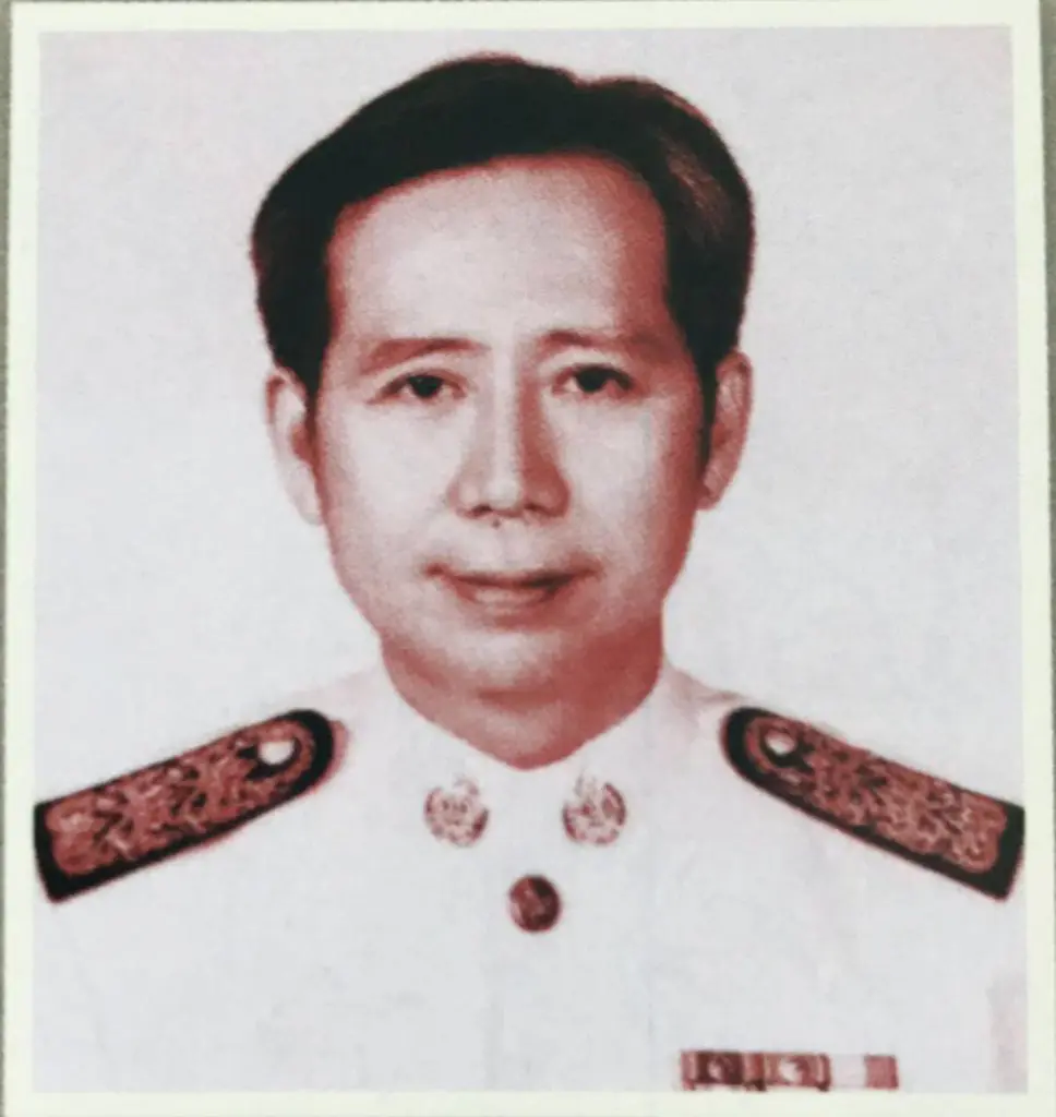 อาจารย์ทองธาร เหลืองเรืองรอง