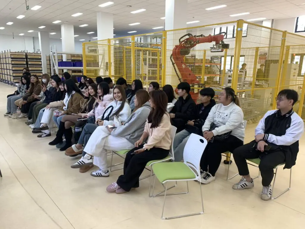 DAY 3 SPU Go Global! Dek #LAS ลุย Smart Warehouse เรียนรู้ระบบคลังสินค้าอัจฉริยะ ลงมือใช้ WMS กับอุปกรณ์จริง 2
