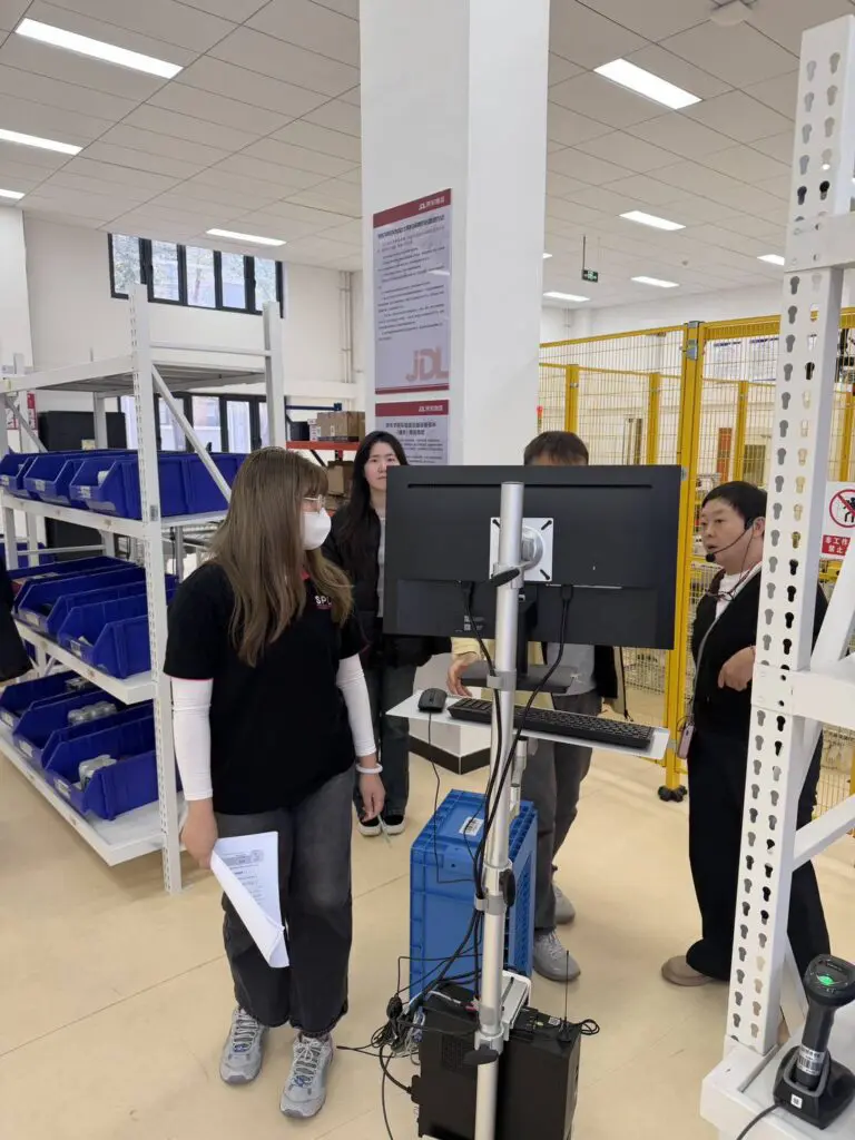 DAY 3 SPU Go Global! Dek #LAS ลุย Smart Warehouse เรียนรู้ระบบคลังสินค้าอัจฉริยะ ลงมือใช้ WMS กับอุปกรณ์จริง 5