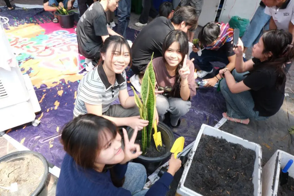 SPU ชวน DekLAS เปลี่ยนพื้นที่ว่างให้เป็นพื้นที่สีเขียว ขับเคลื่อน SDG 13 รับมือการเปลี่ยนแปลงสภาพภูมิอากาศ 16
