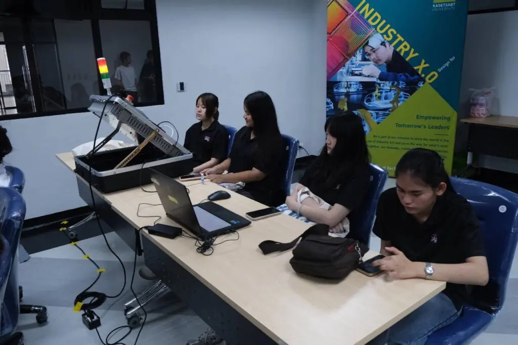 EP.1 ปล่อยของ! DekLAS ลุยสนามจริง เรียนรู้เทคโนโลยีและนวัตกรรม พลิกโฉมโลกโลจิสติกส์ 2
