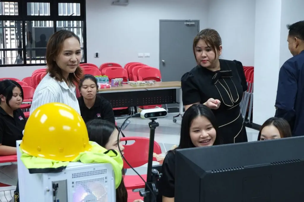 EP.1 ปล่อยของ! DekLAS ลุยสนามจริง เรียนรู้เทคโนโลยีและนวัตกรรม พลิกโฉมโลกโลจิสติกส์ 7