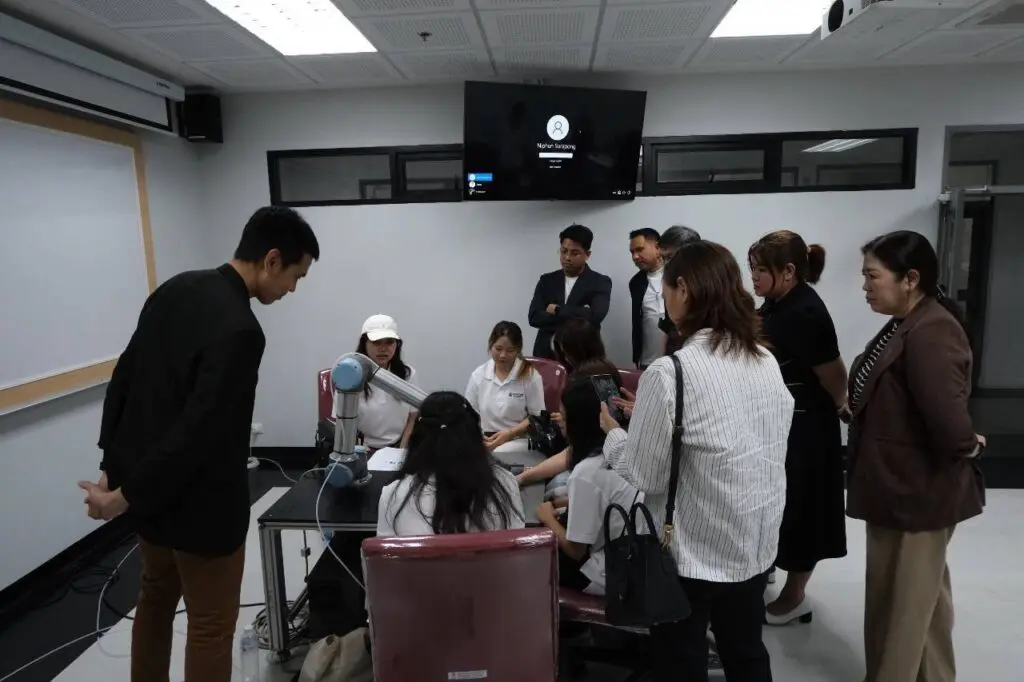 EP.1 ปล่อยของ! DekLAS ลุยสนามจริง เรียนรู้เทคโนโลยีและนวัตกรรม พลิกโฉมโลกโลจิสติกส์ 10