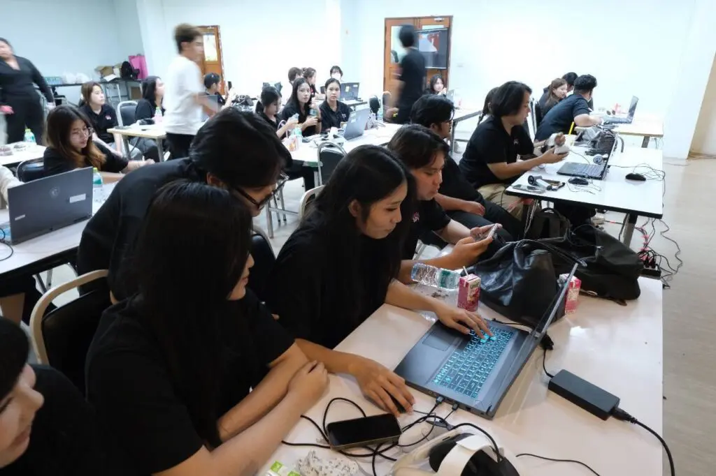 EP.1 ปล่อยของ! DekLAS ลุยสนามจริง เรียนรู้เทคโนโลยีและนวัตกรรม พลิกโฉมโลกโลจิสติกส์ 11