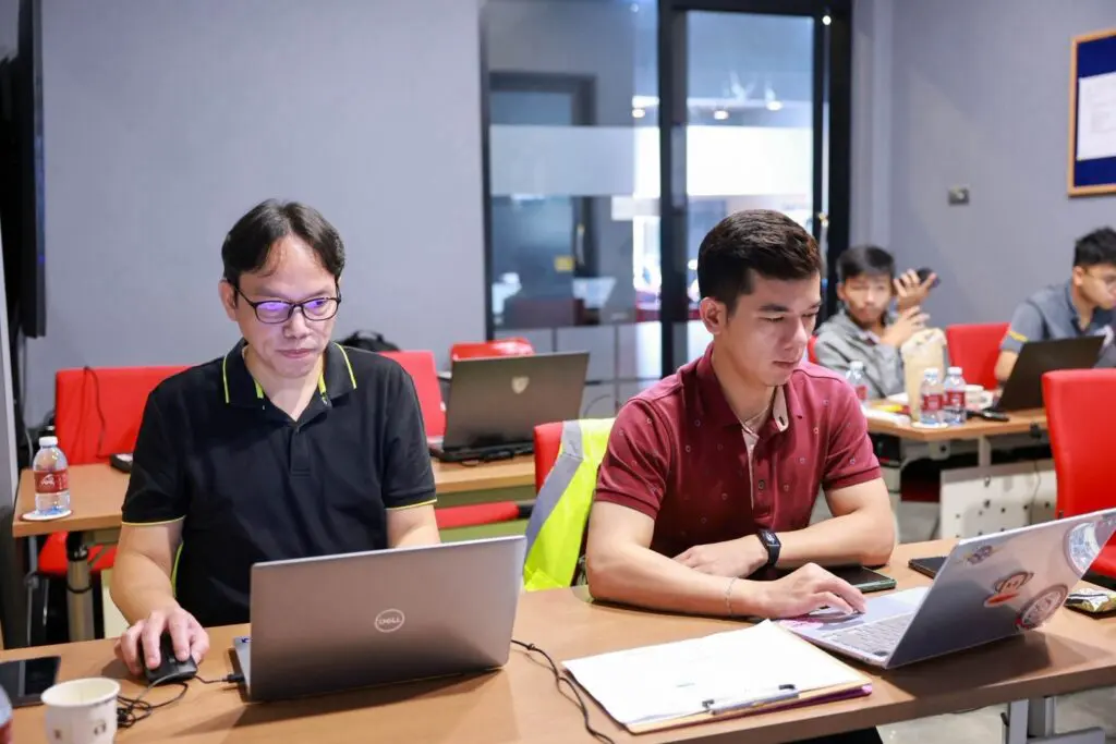 ขอแสดงความยินดี “อาจารย์บอล” อรรถพล เลากุลศิริ สำเร็จหลักสูตรนักบินอากาศยานไร้คนขับ VTOL รุ่นที่ 6 7