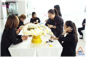 ร่วมเป็นส่วนหนึ่งในการประดิษฐ์ดอกไม้จันทร์ 1