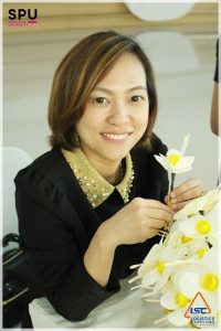 ร่วมเป็นส่วนหนึ่งในการประดิษฐ์ดอกไม้จันทร์ 9