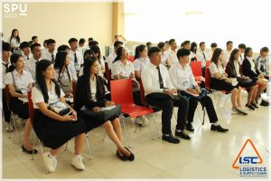 งานปฐมนิเทศนักศึกษาใหม่ระดับปริญญาตรี 13