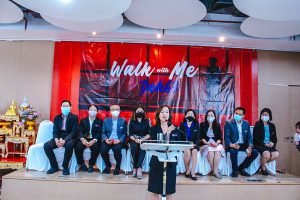 WALK WITH ME เราจะเดินไปด้วยกัน 1