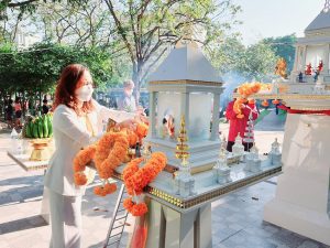 สักการะสิ่งศักดิ์สิทธิ์ประจำมหาวิทยาลัย 11