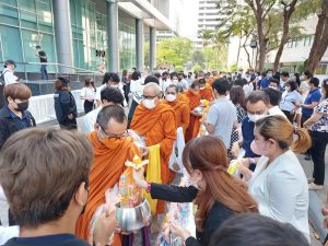 ร่วมทำบุญตักบาตร วันมาฆบูชา 2