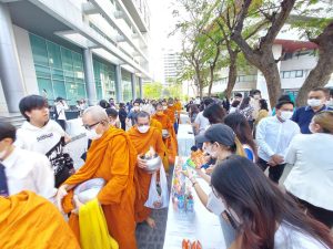 ร่วมทำบุญตักบาตร วันมาฆบูชา 10