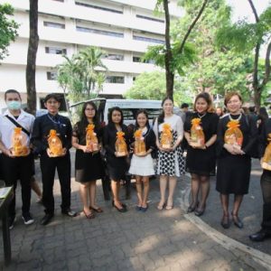 พิธีทำบุญตักบาตรเพื่อถวายเป็นพระราชกุศลฯ 1