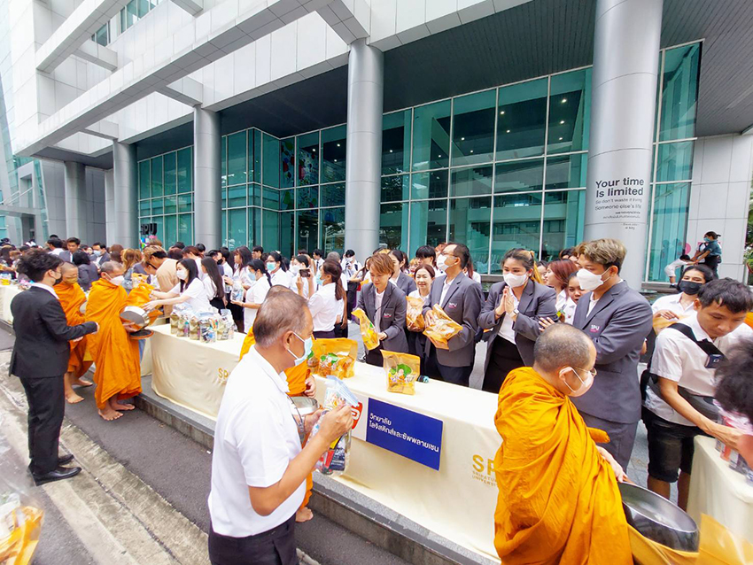 ร่วมทำบุญตักบาตร และร่วมพิธีกตเวทิตาคุณรำลึกผู้ก่อตั้งมหาวิทยาลัยศรีปทุม 2