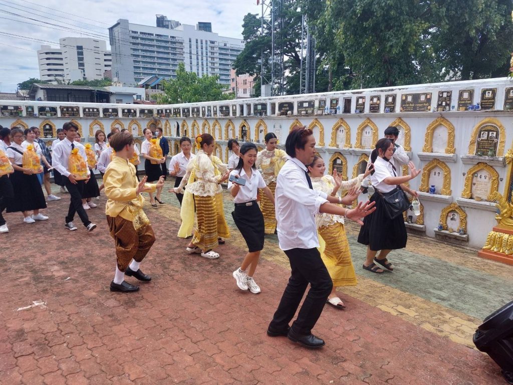 ว.โลจิสติกส์ฯ ร่วมถวายเทียนพรรษา เนื่องในโอกาส "วันอาสาฬหบูชาและวันเข้าพรรษา" ประจำปี 2566 7