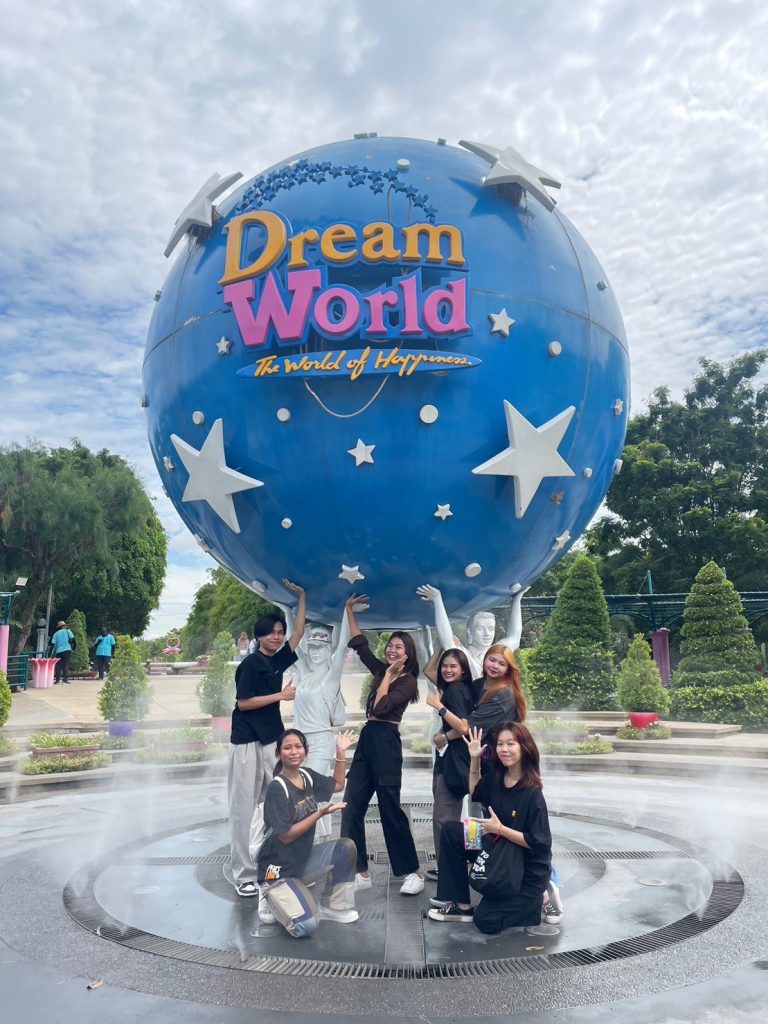 Walk With Me LSC ตะลุย...Dream World 6